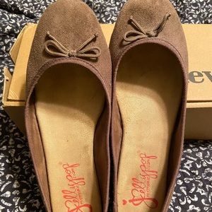 Jelly pop size 11 womens shoes light brown. Gently used.